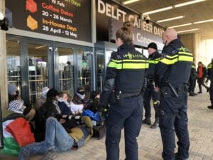 Politie verricht meerdere aanhoudingen bij demonstratie TU Delft