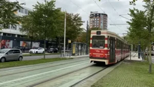 Treinen, trams en bussen rijden woensdag later door staking