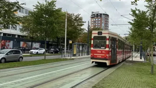 Treinen, trams en bussen rijden woensdag later door staking