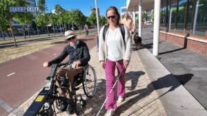 Ervaringswandeling in Delft legt knelpunten voor (visueel) beperkten bloot