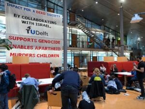 Actiegroep bezet TU Delft-bibliotheek: ‘Verbreek banden met Israël’