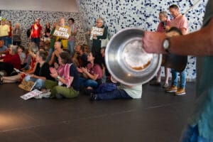 Kabaal op station Delft: ‘Aandacht voor uithongering Gaza’