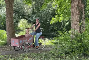Westafette: Leonie Bolleboom laat Delft zingen, zelfs onder het viaduct