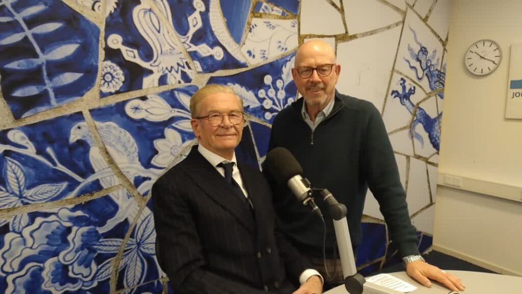 Delftenaar Frank Vroom doet gulle donaties aan museum het Prinsenhof