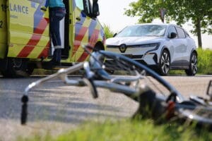 Fietser ernstig gewond na aanrijding met auto in Wippolder