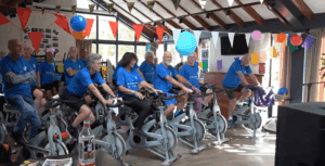 De laatste ronde: Delftse spinninggroep van Koos fietst nog één keer voor het goede doel