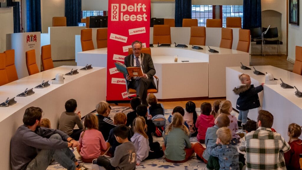 Aftrap van Nationale Voorleesdagen met voorlezende burgemeester Pechtold