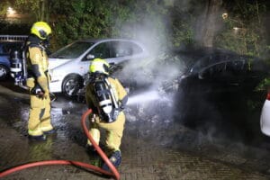 Auto verwoest door brand in Buitenhof 