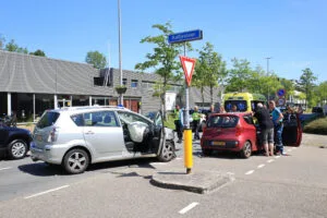 Aanrijding Tanthofdreef, twee auto’s zwaar beschadigd