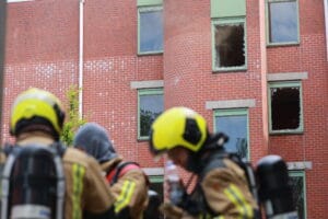 Veel rook bij brand in portiekwoning Reinier de Graafweg