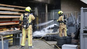 Brand bij TU Delft: hulpdiensten rukken uit
