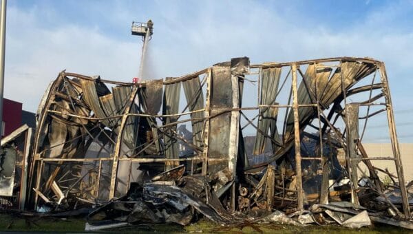 Eigenaar afgebrand pand Den Hoorn geschrokken: ‘Gebouw stond er pas zes jaar’