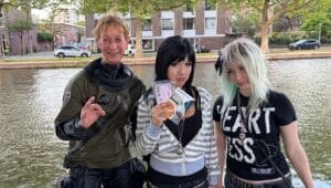 Asmae laat telefoon in water vallen, dag voor nieuwe baan: ‘Had ‘m echt nodig’
