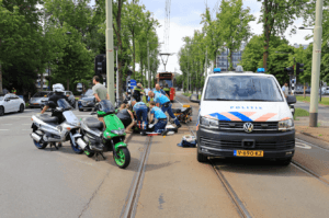 Politie zoekt getuigen van aanrijding agent Papsouwselaan
