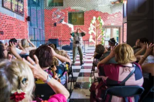 Roze konijn terug in de hoge hoed: Delft Fringe blikt terug op ‘geslaagd’ podiumkunstenfestival